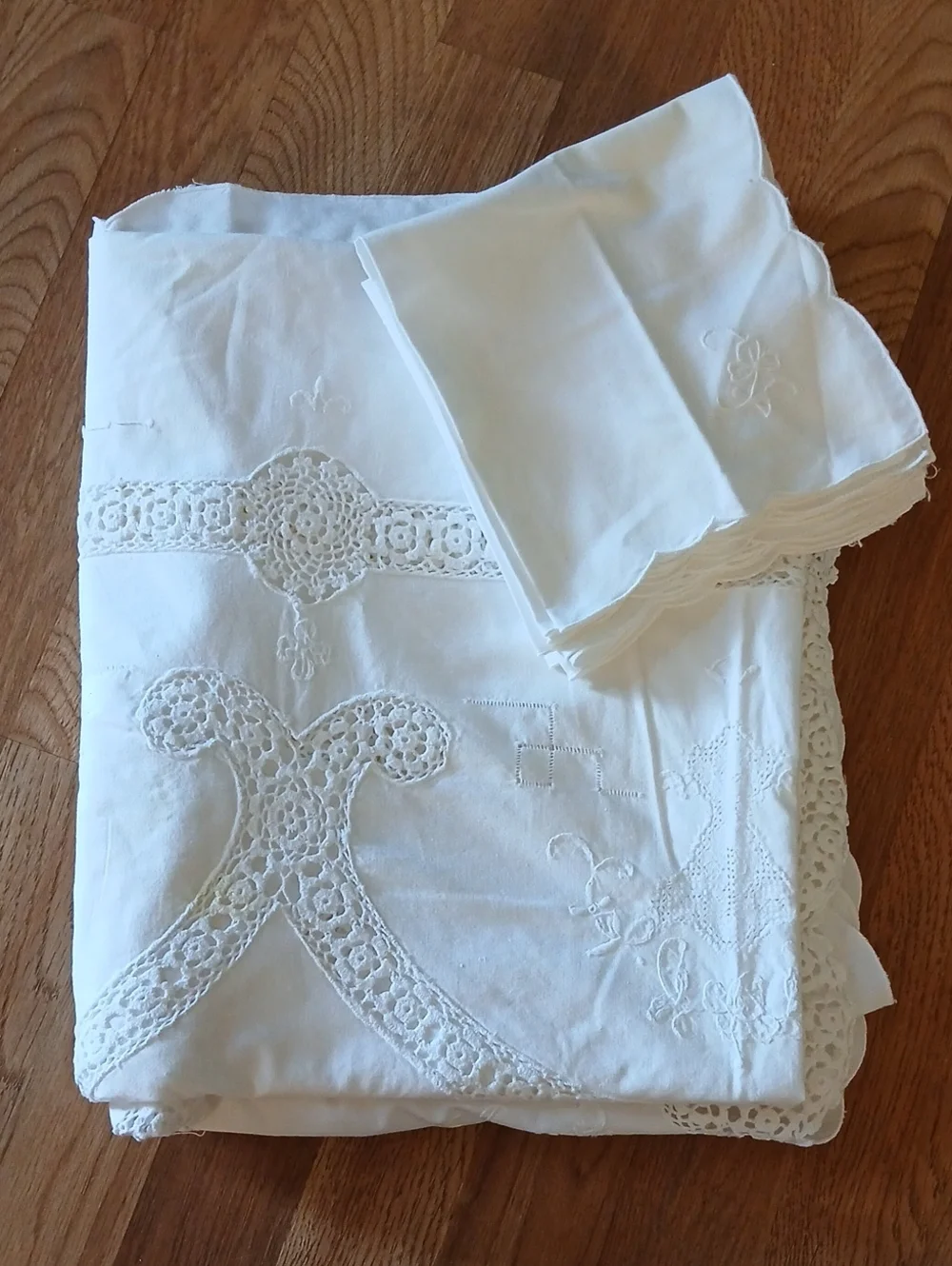 Vintage Handmade Tablecloth Set